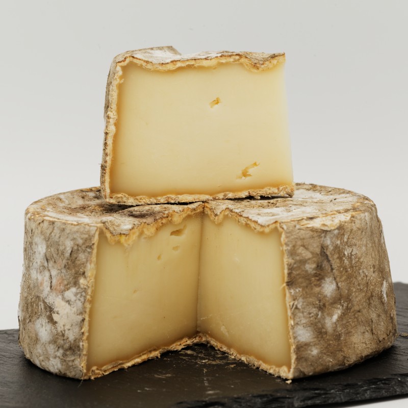 Tome pur chèvre Ajbane – 250 g Tome pur chèvre Ajbane – 250 g