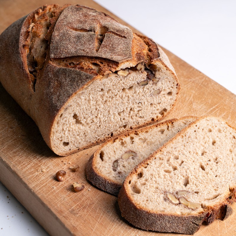 Pain de Campagne Bio aux Noix & Levain – 1 pièce Pain de Campagne Bio aux Noix & Levain – 1 pièce