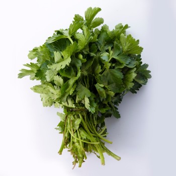 Céleri frais 1 botte – Légume croquant et détox